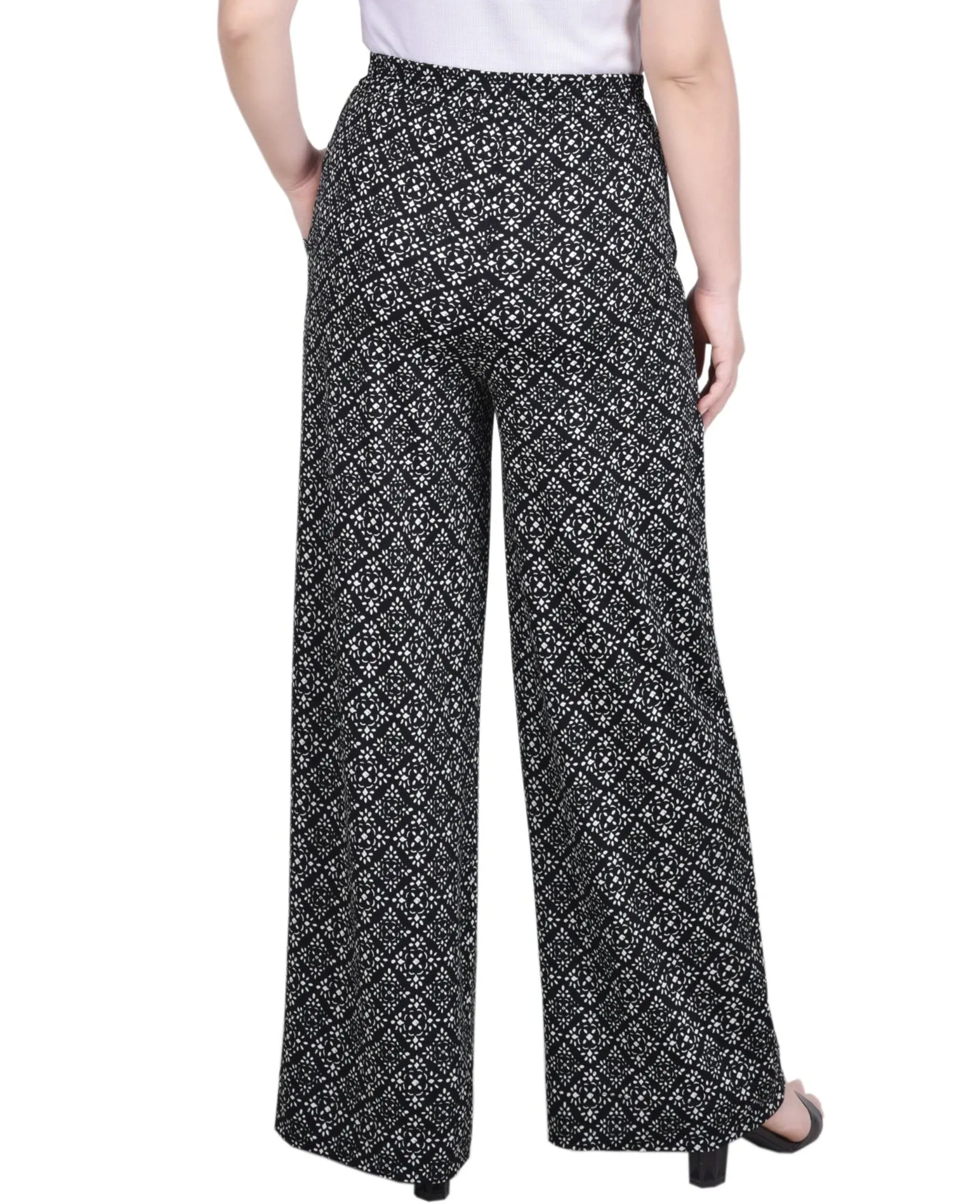 Petite Wide Leg Pull On Pant