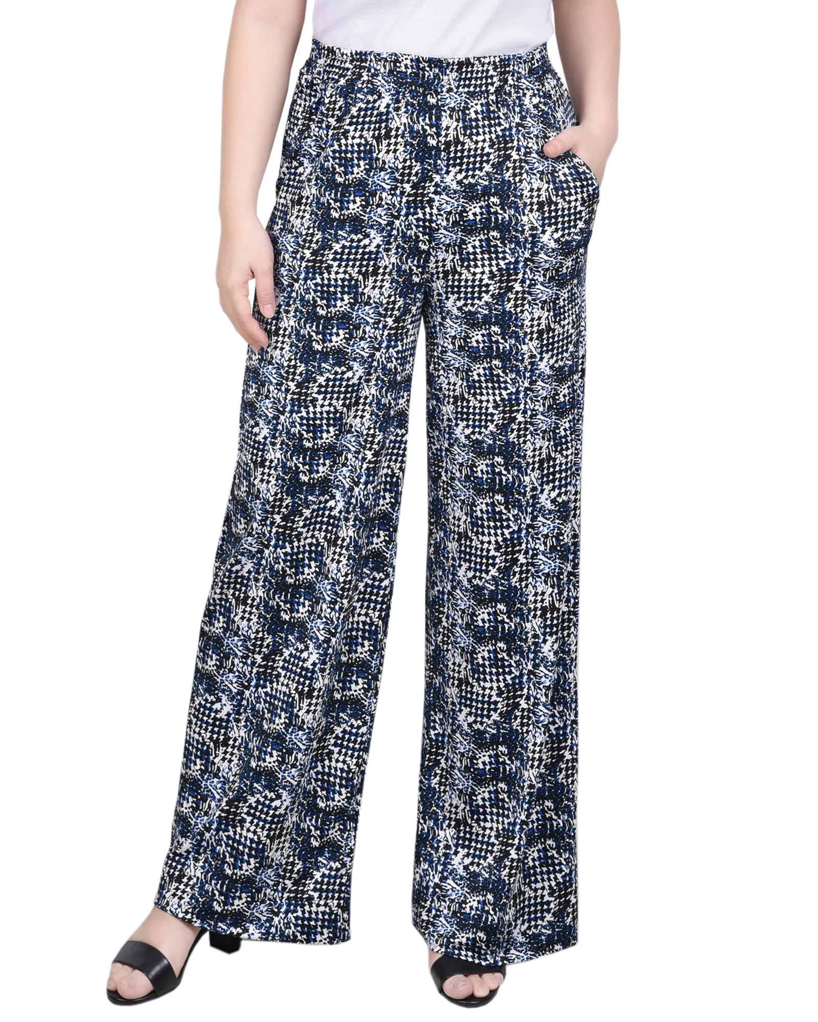 Petite Wide Leg Pull On Pant