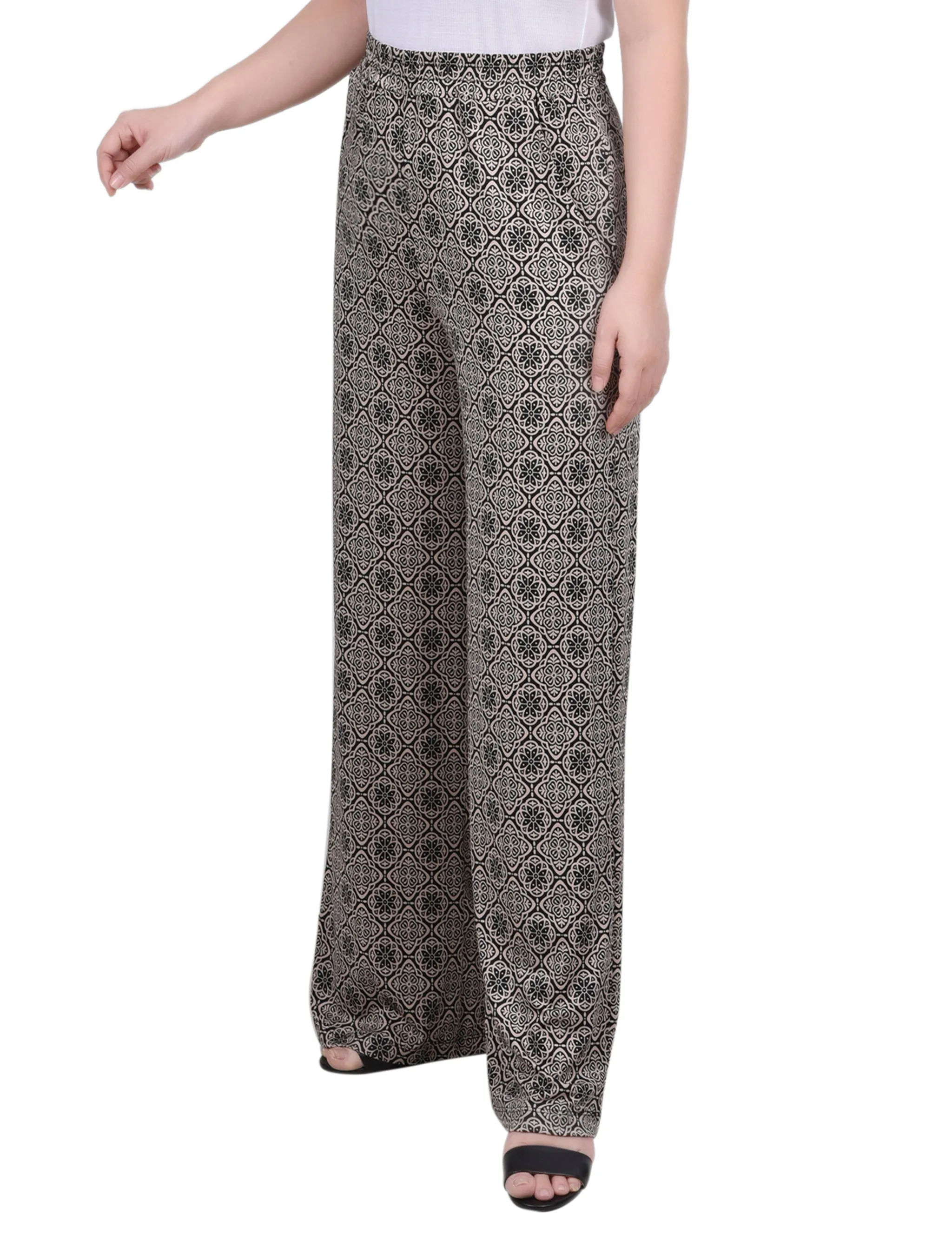 Petite Wide Leg Pull On Pant