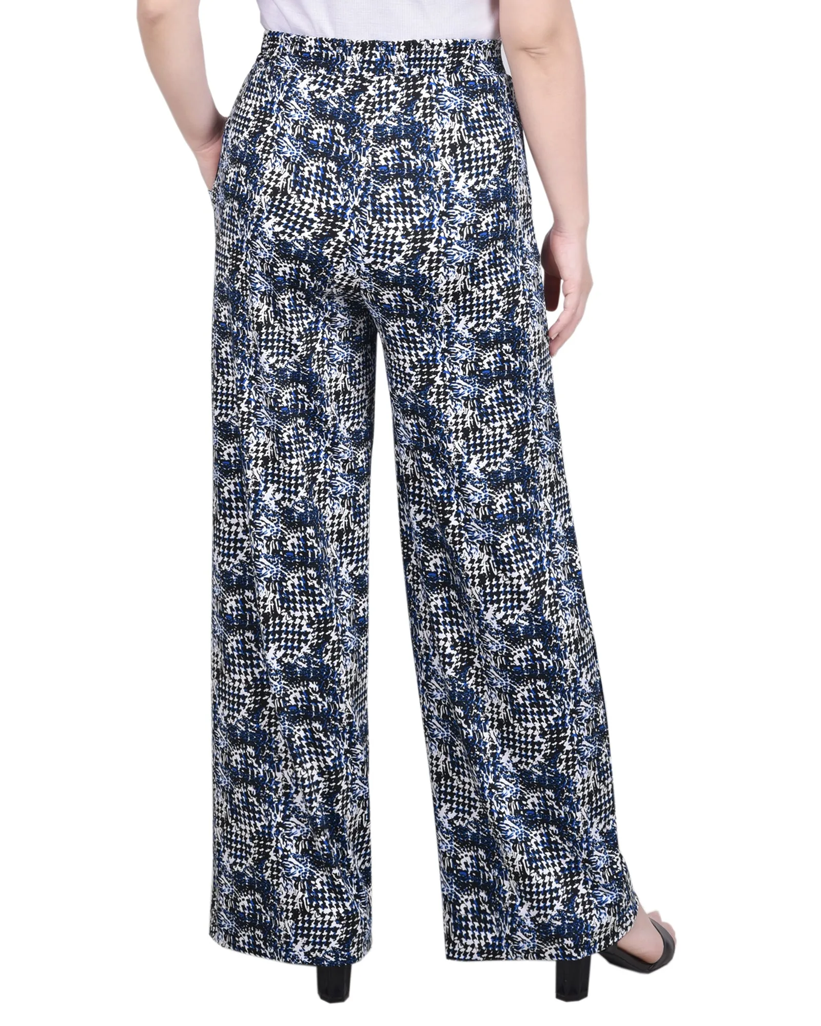 Petite Wide Leg Pull On Pant