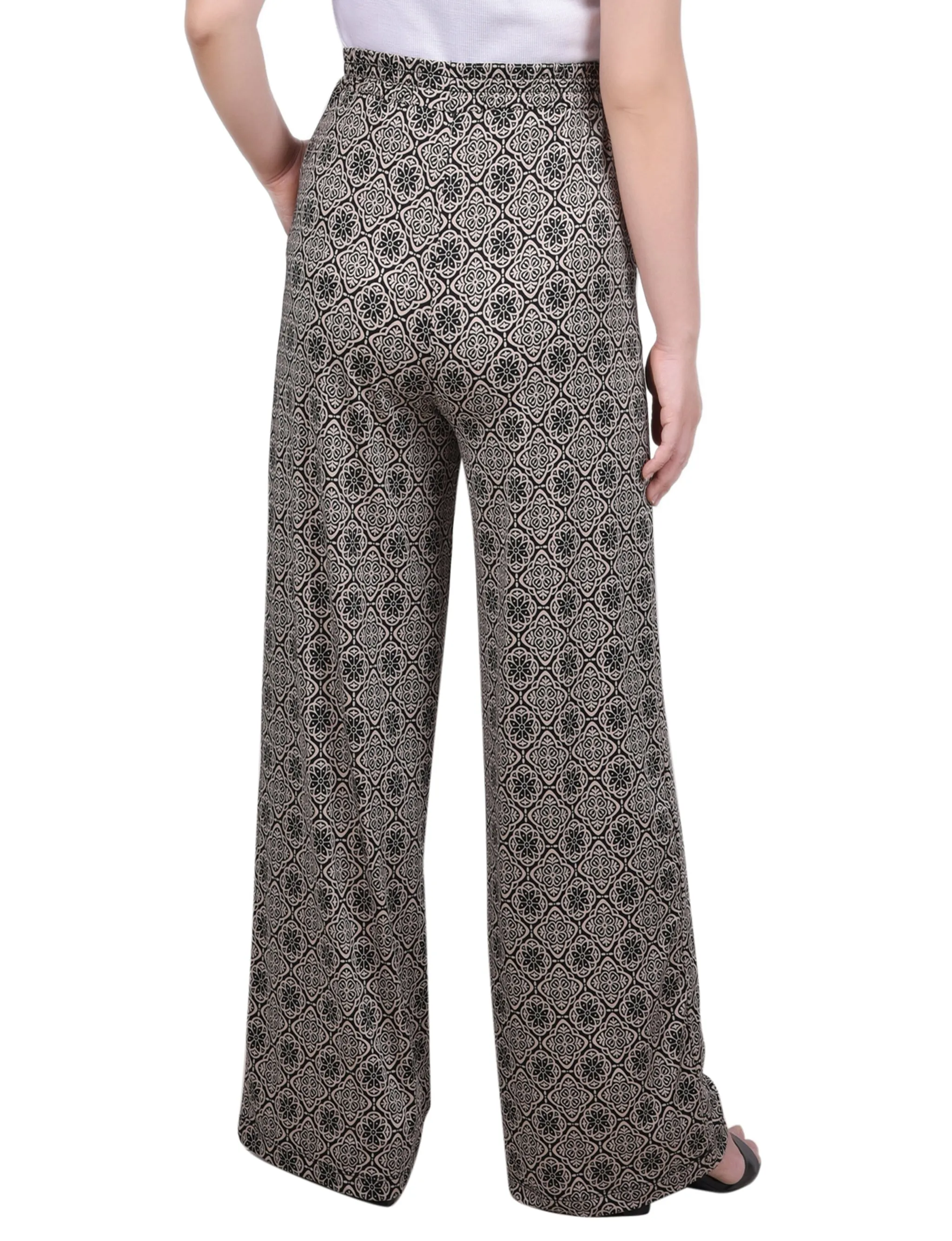 Petite Wide Leg Pull On Pant